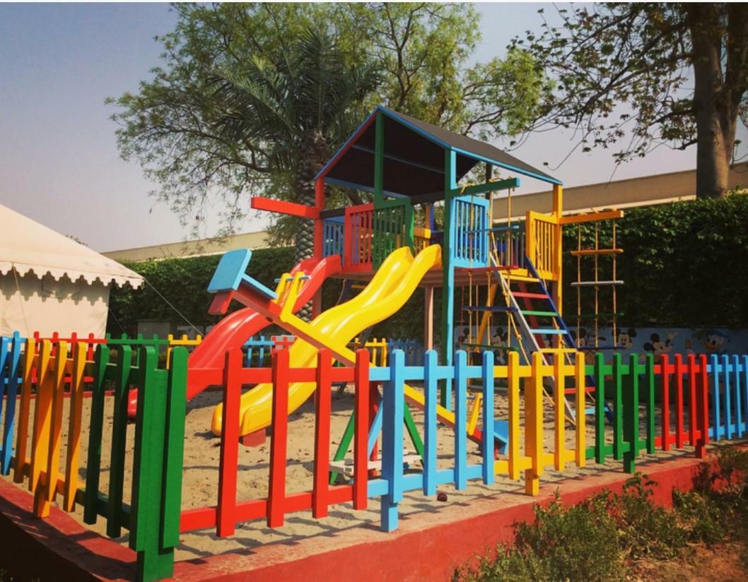 Trident Agra Otel Agra  Dış mekan fotoğraf Playground at the school