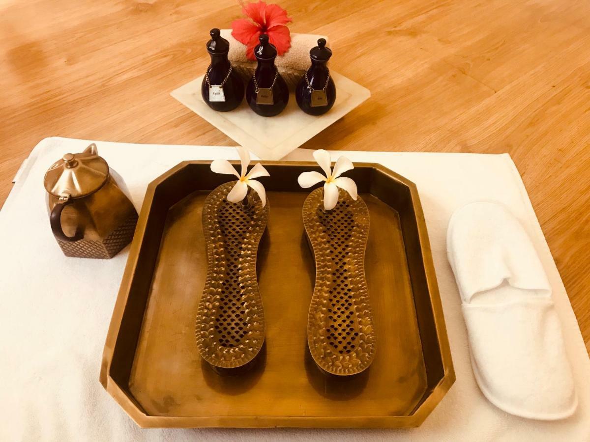Trident Agra Otel Agra  Dış mekan fotoğraf Thai foot massage
