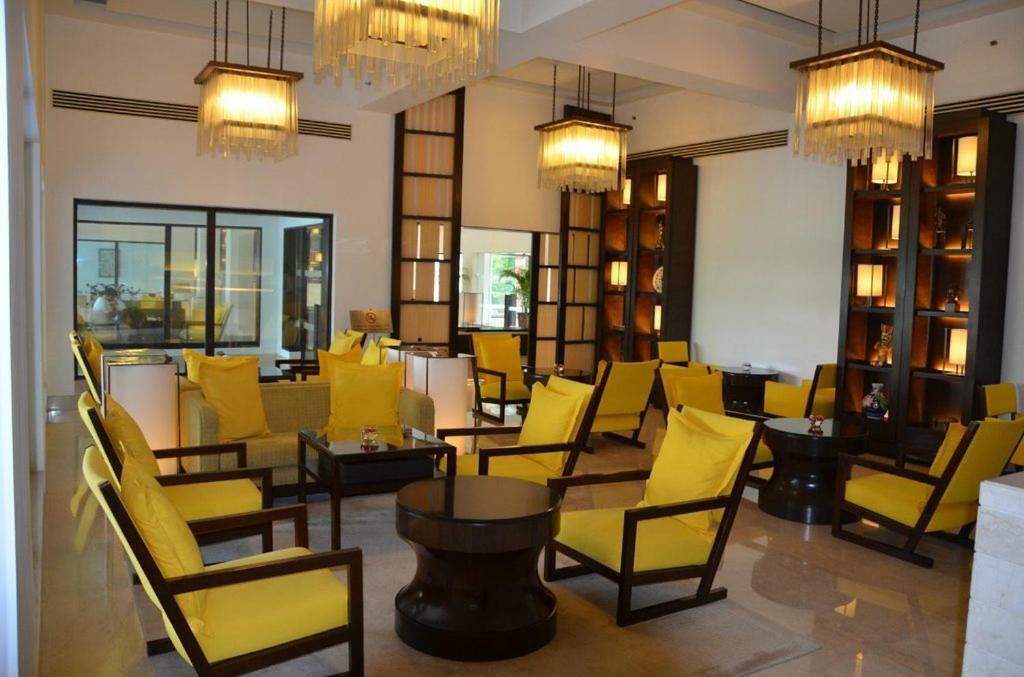 Trident Agra Otel Agra  Dış mekan fotoğraf The lounge at the airport