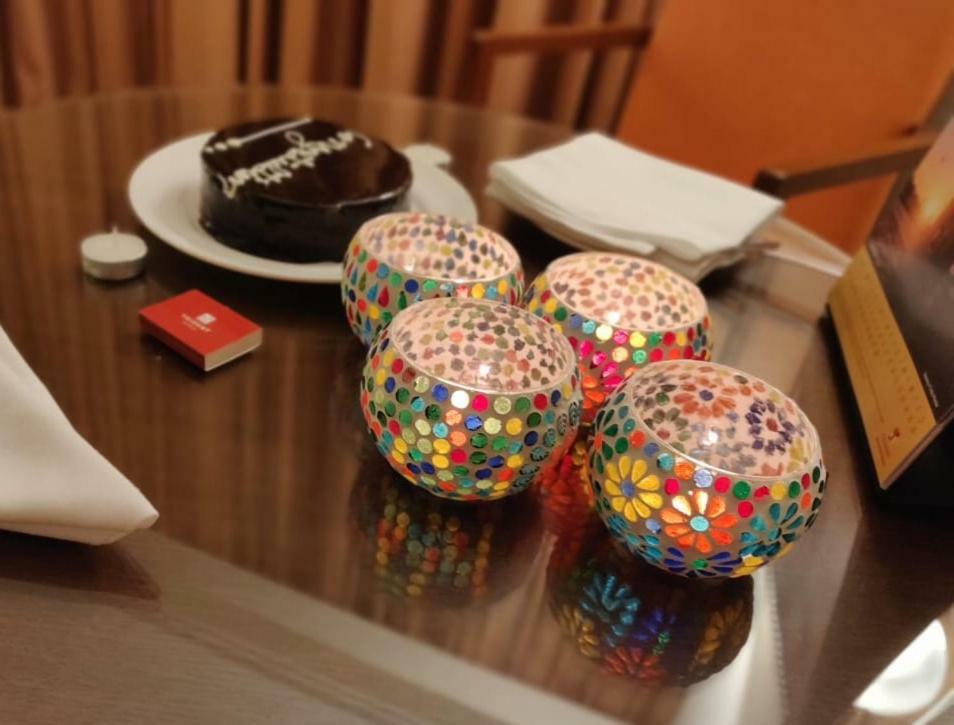 Trident Agra Otel Agra  Dış mekan fotoğraf A birthday cake