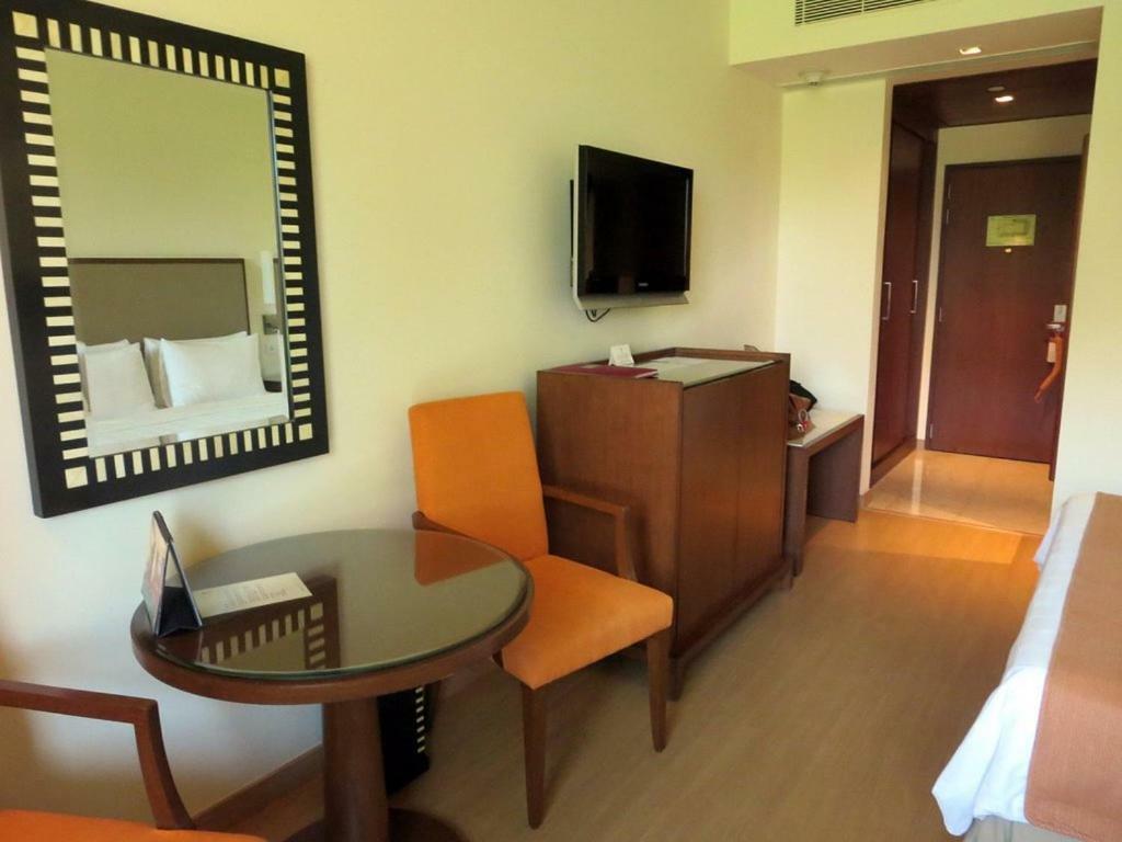Trident Agra Otel Agra  Dış mekan fotoğraf A room at the hotel